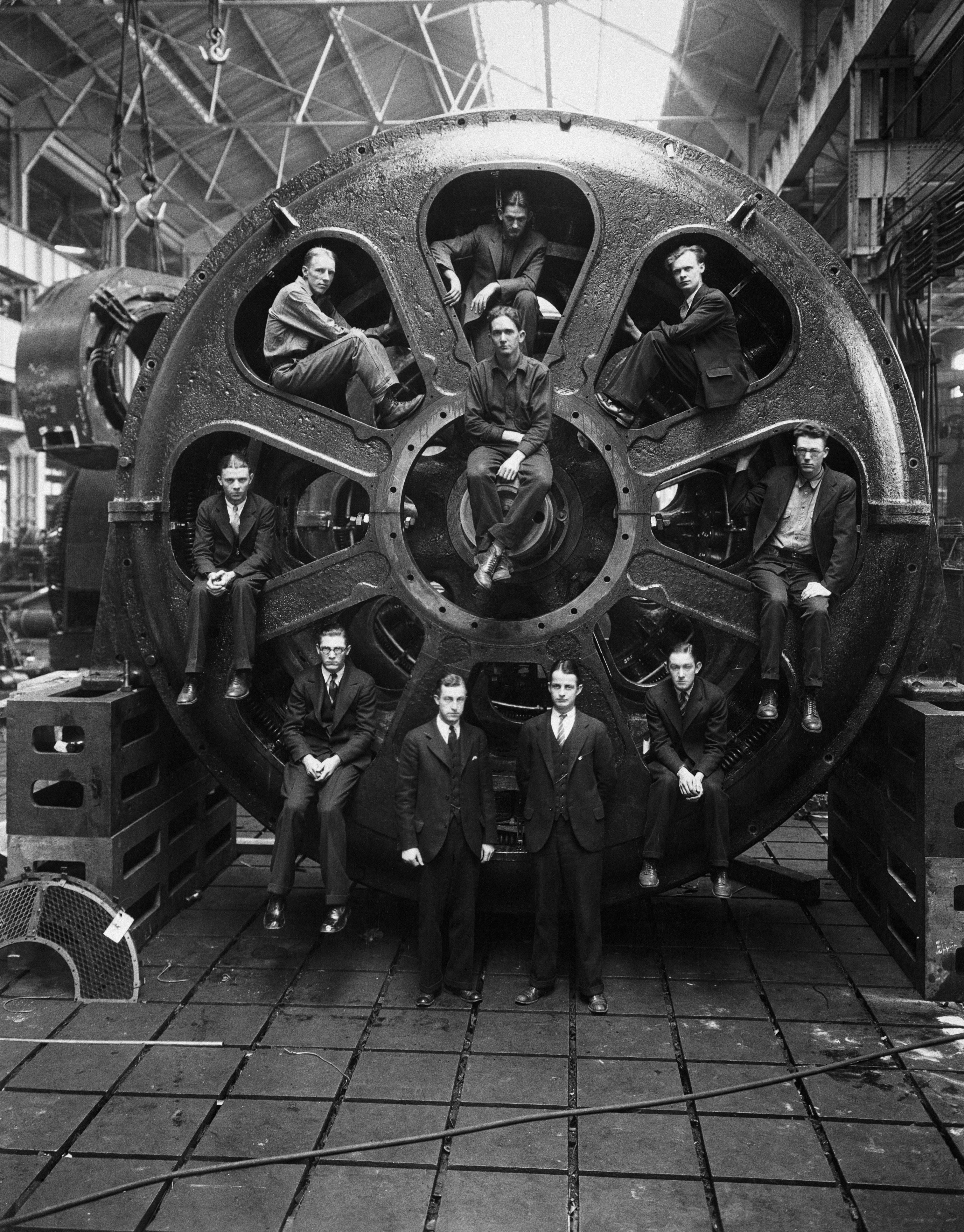 Industrial century. General Electric 20 век. Дженерал электрик генераторы 60-70 годов. Завод General Electric 1935. Фирма General Electric двигатели.